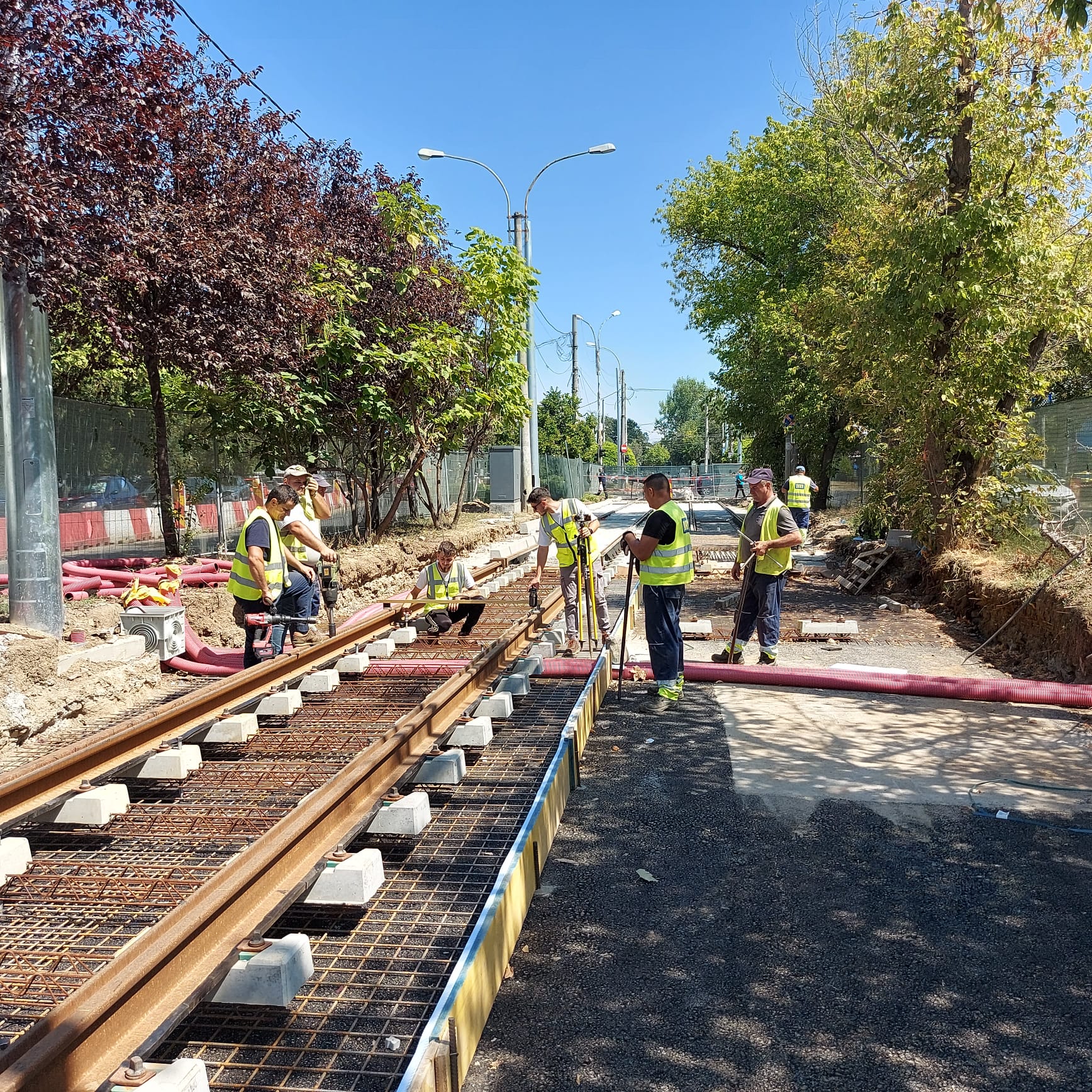 FOTO-VIDEO Cum se lucrează pe șantierele de la liniile de tramvai din București