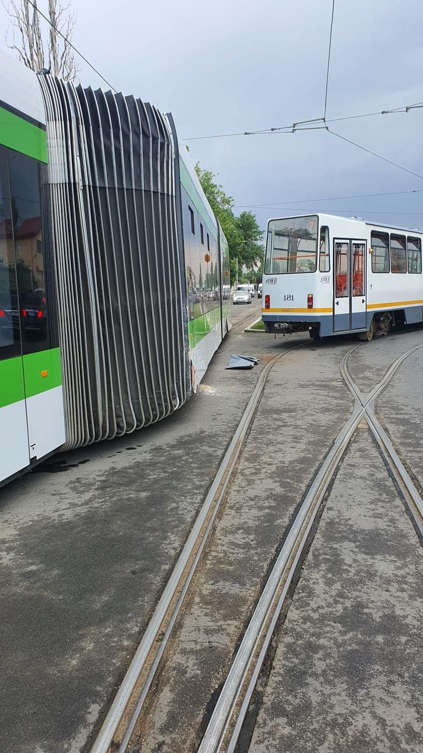 Un tramvai a deraiat în sudul Bucureștiului. STB a trimis echipe de intervenție la fața locului