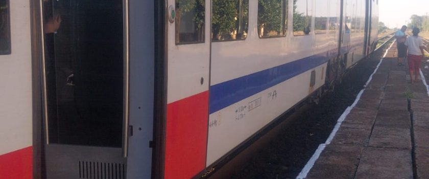 FOTO Ieri au fost salvați de Săgeată, azi i-a lăsat Săgeata. Automotor defect la Biharia