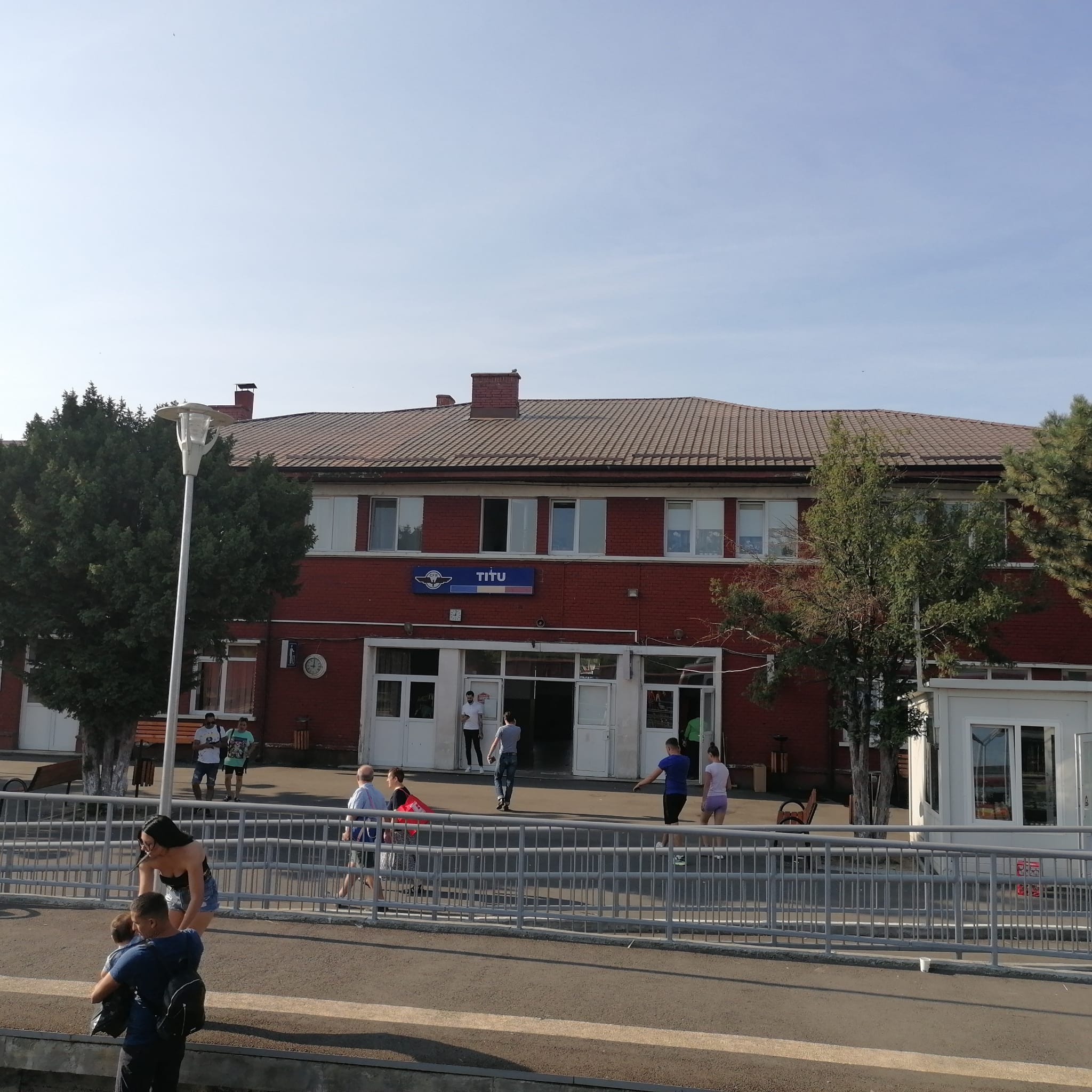 Un Dorel turc a lovit la Ghergani. Cabluri tăiate de un utilaj, se circulă la cale liberă