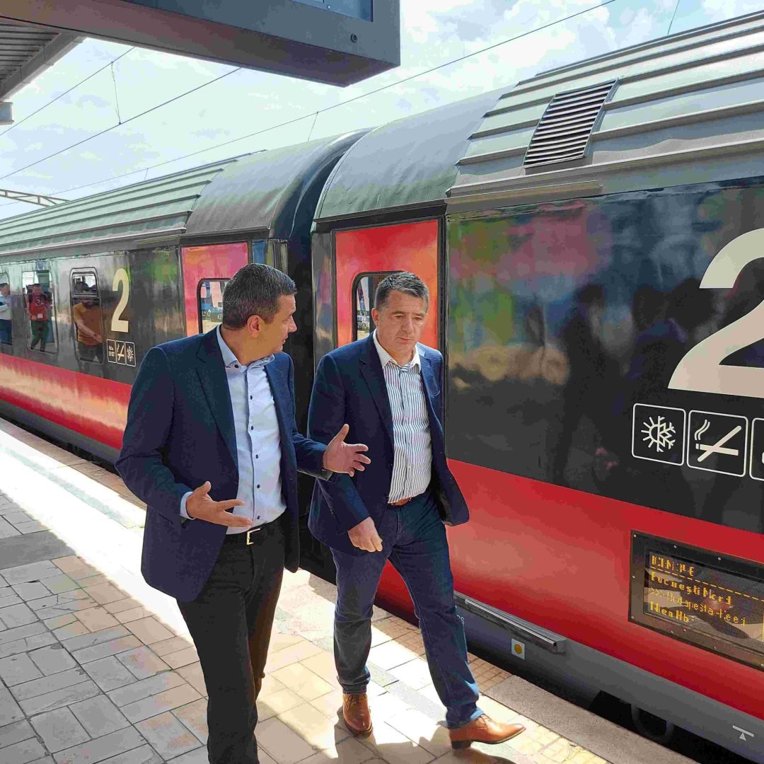 Vedetă TV, ironică. Românii nu au niciun tren tovarășe Grindeanu. De la Cluj la București ar trebui trei ore