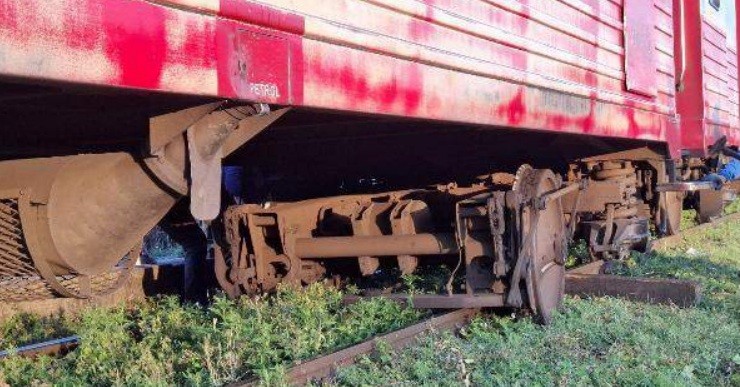 Un lanț de erori umane a provocat o deraiere la Bădeni, a unui tren al Regio Călători