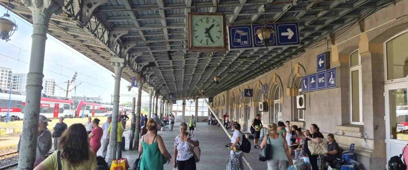 Într-un an, trenurile de călători au întârziat nouă luni pe raza Regionalei CF București