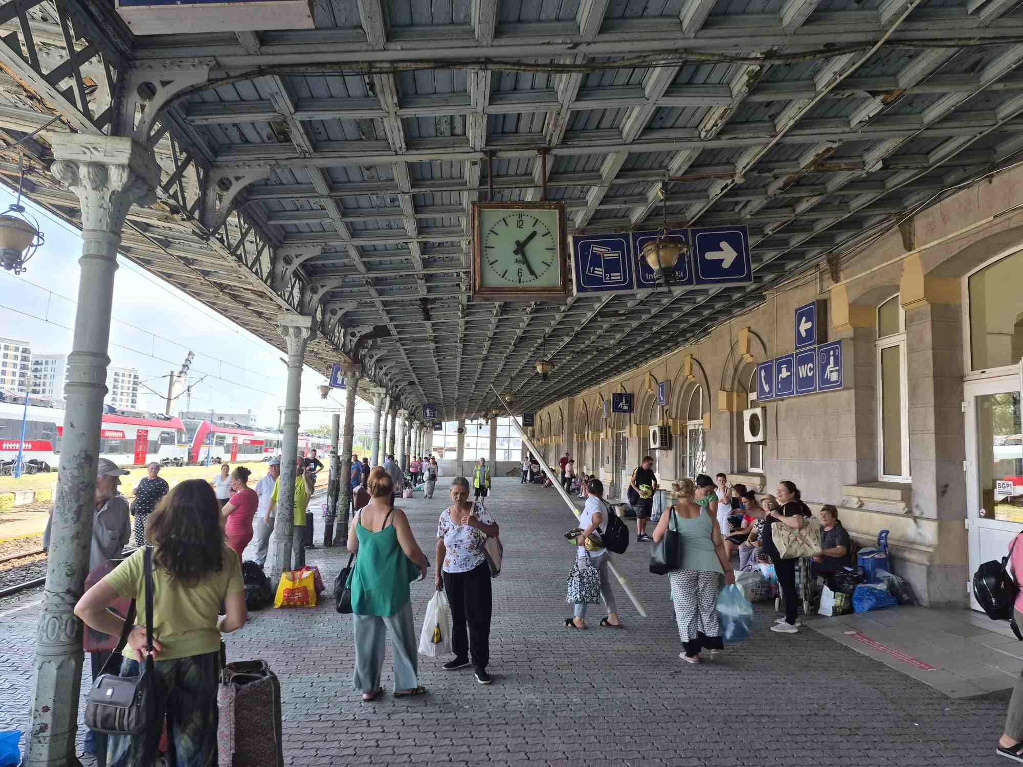 Într-un an, trenurile de călători au întârziat nouă luni pe raza Regionalei CF București