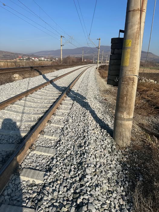 Șină ruptă pe Magistrala 300. Defecțiunea a fost remediată provizoriu de SRCF Brașov