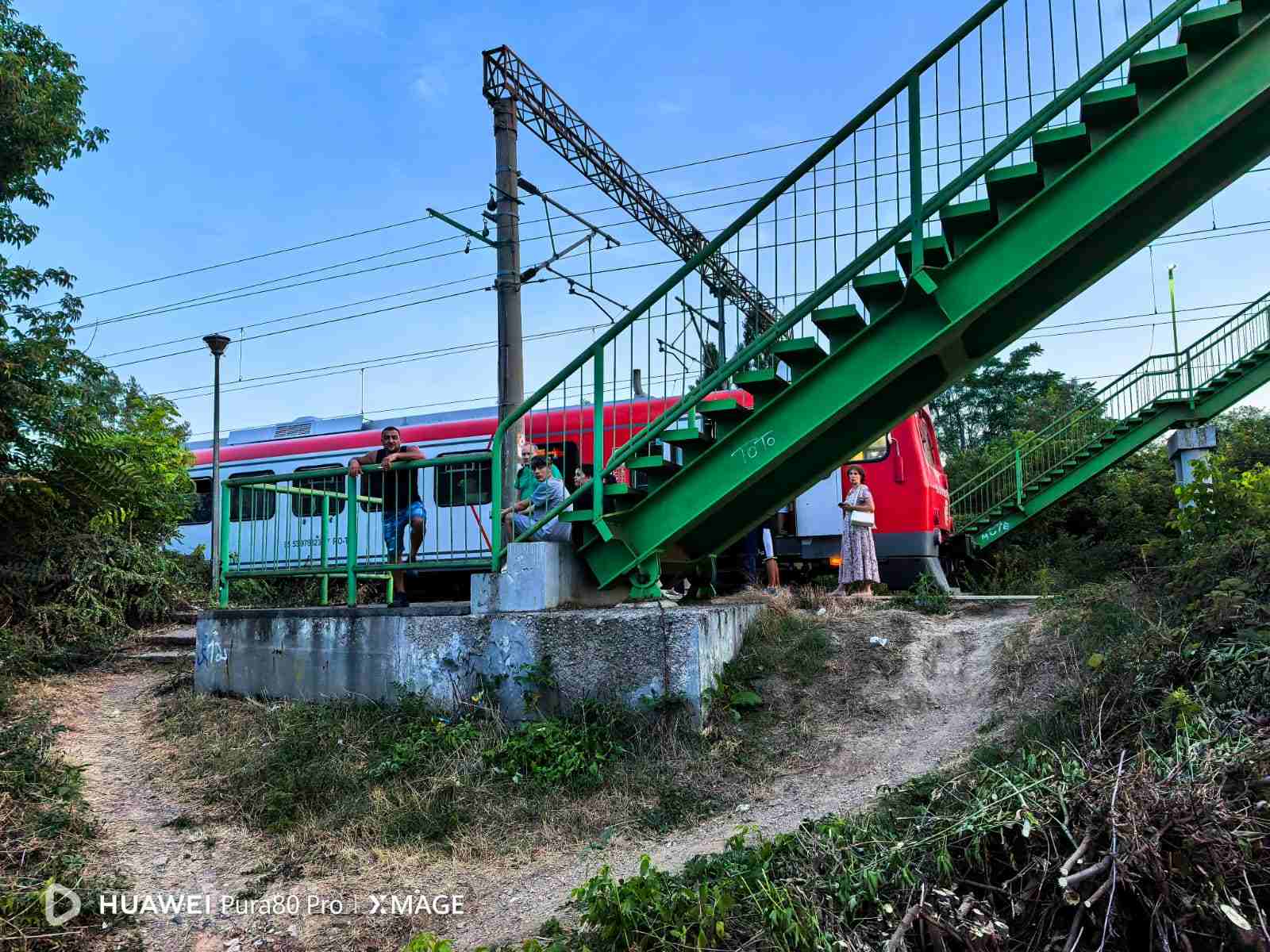 VIDEO Un automotor TFC care a luat foc a întârziat peste două ore un Intercity CFR Călători