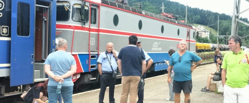 Locomotivă defectă la Predeal. Circulația trenurilor a fost întreruptă spre Brașov
