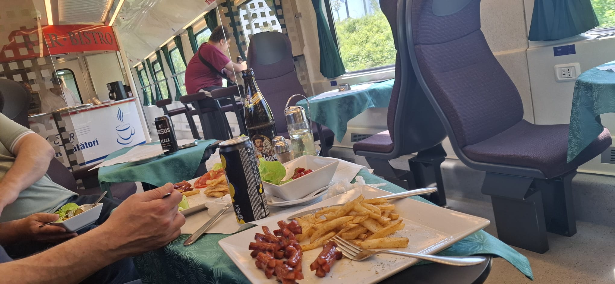 Vagoanele bar-bistro, de dormit și cușetă scapă de sabia lui Damocles. Modernizarea va continua