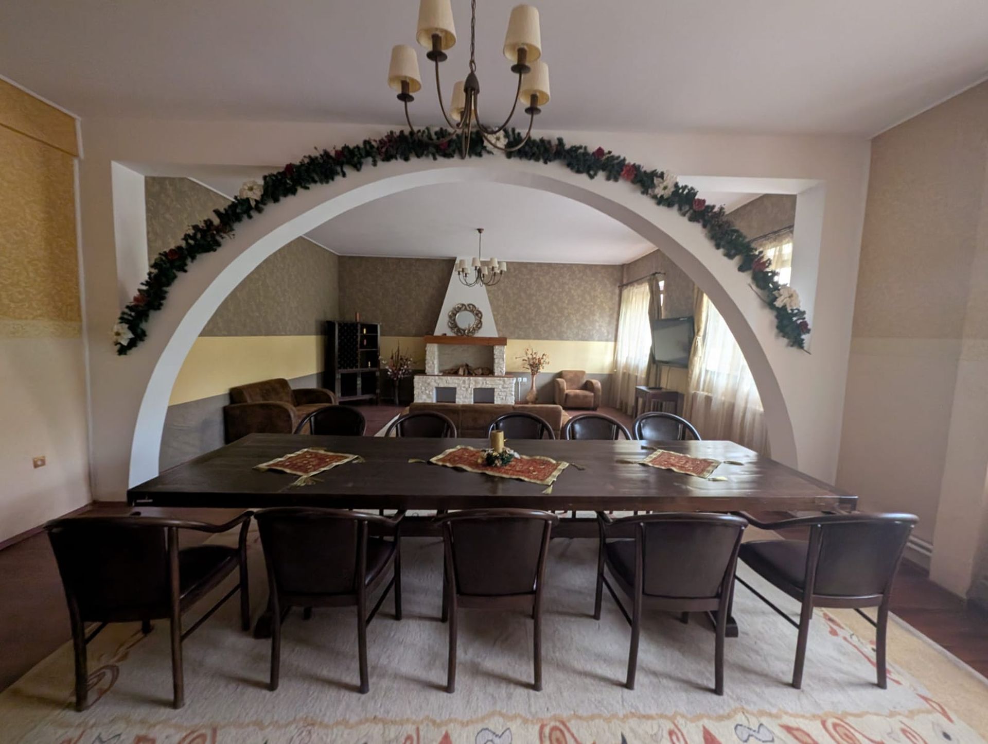 Fiscul vinde un hotel din sectorul feroviar
